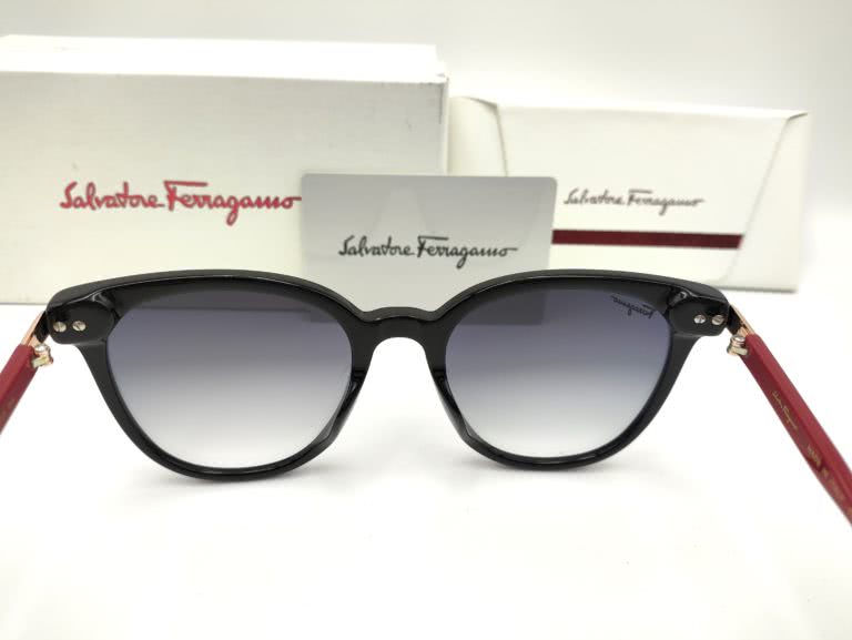 Солнцезащитные очки Salvatore Ferragamo SF1261S 623 - Фото 2